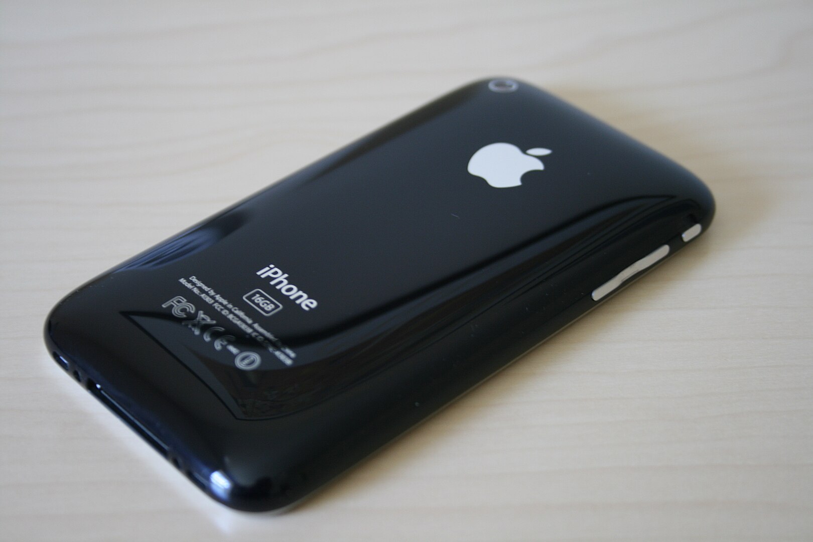 Эволюция iPhone: как менялся "яблочный" смартфон с 2007 года по сей день